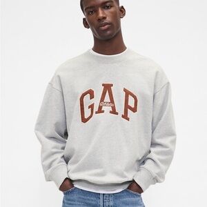 GAP Men's Light Gray Crewneck Sweater
